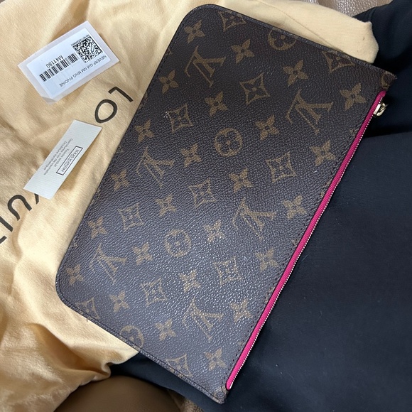 BRAND NEW w/ TAGS  LV GM Pouchette PIVIONE  interior - Picture 8 of 14